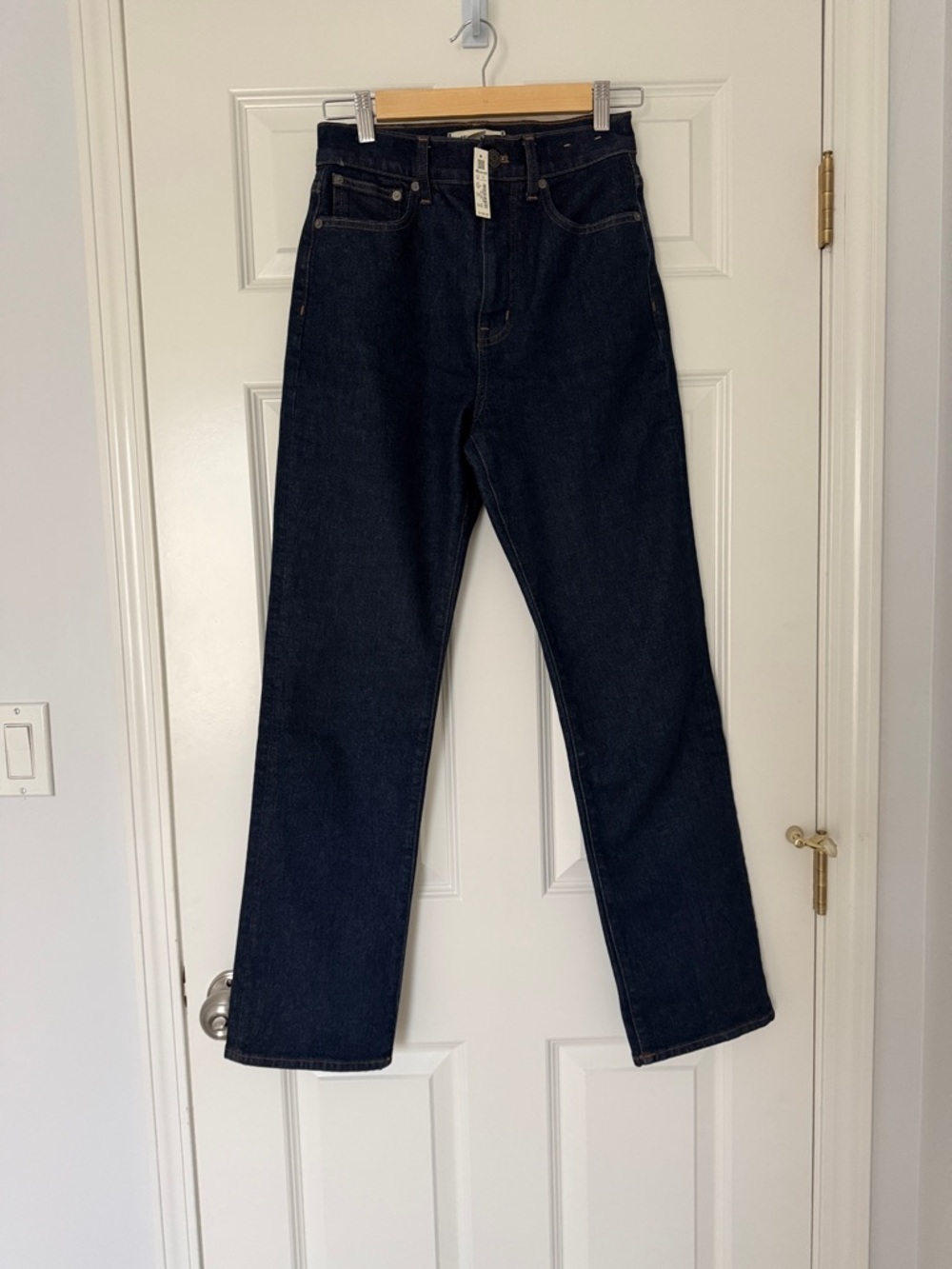 NWT. Madewell 90s Straight Jeans in Dark Indigo